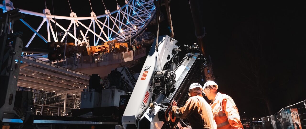 Knuckleboom cranes for London Eye