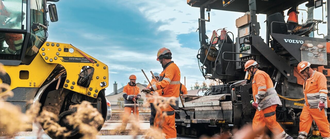 Bouygues plans 30,000 hires