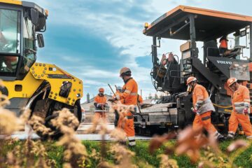 Bouygues plans 30,000 hires
