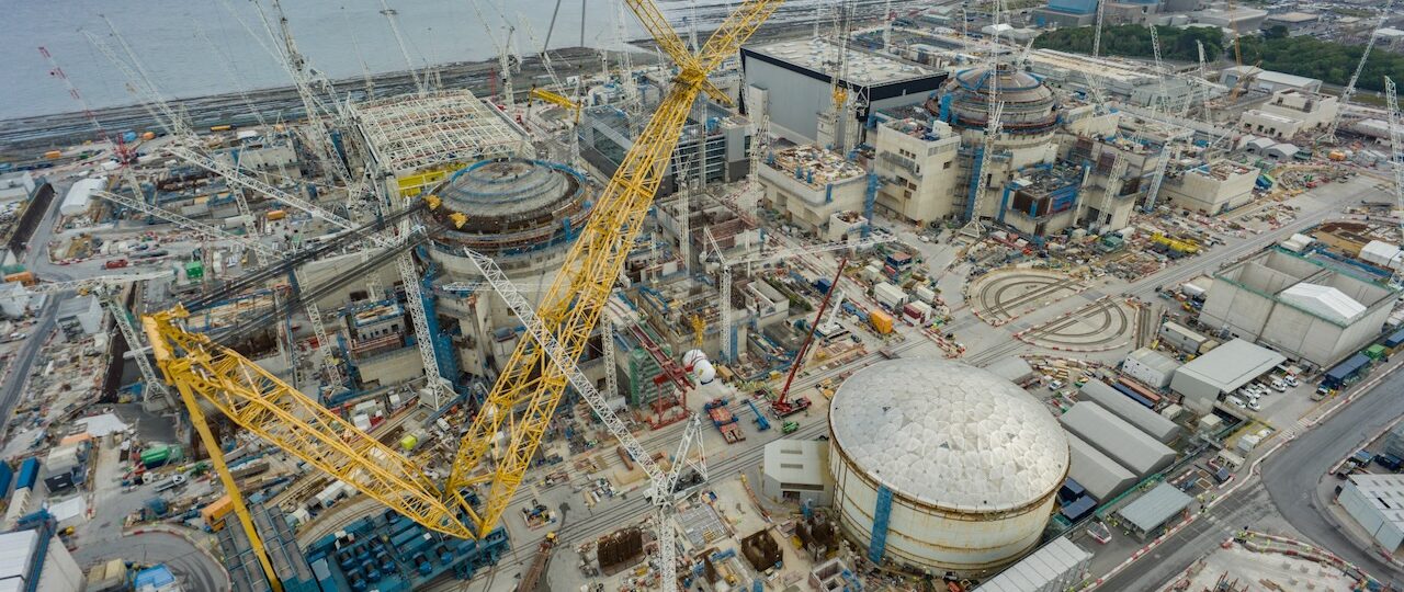 Second reactor lifted at Hinkley Point