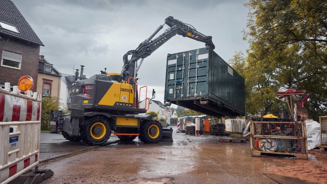Refreshed design on Volvo CE’s wheeled excavators improves operator experience