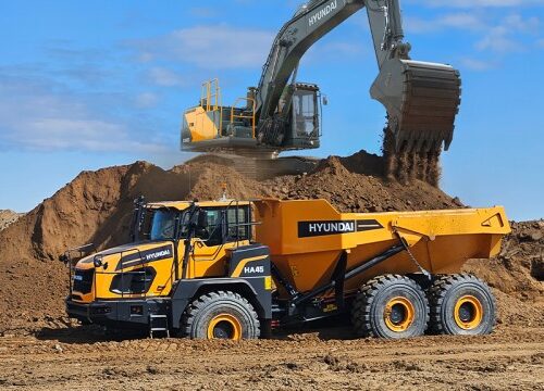 Hyundai’s redesigned ADT cab maximizes comfort and productivity on long shifts