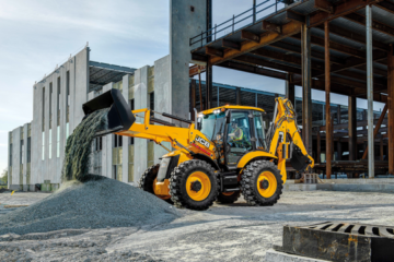 New Dual Drive system transforms operator experience on JCB 3CX and 4CX backhoe loaders