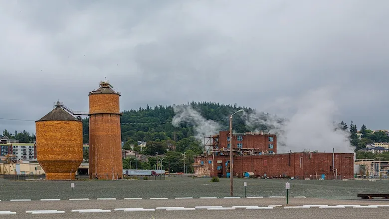 Three Bits: Volcanic electricity, Missouri goes to war with abandoned wells, and play our quiz!